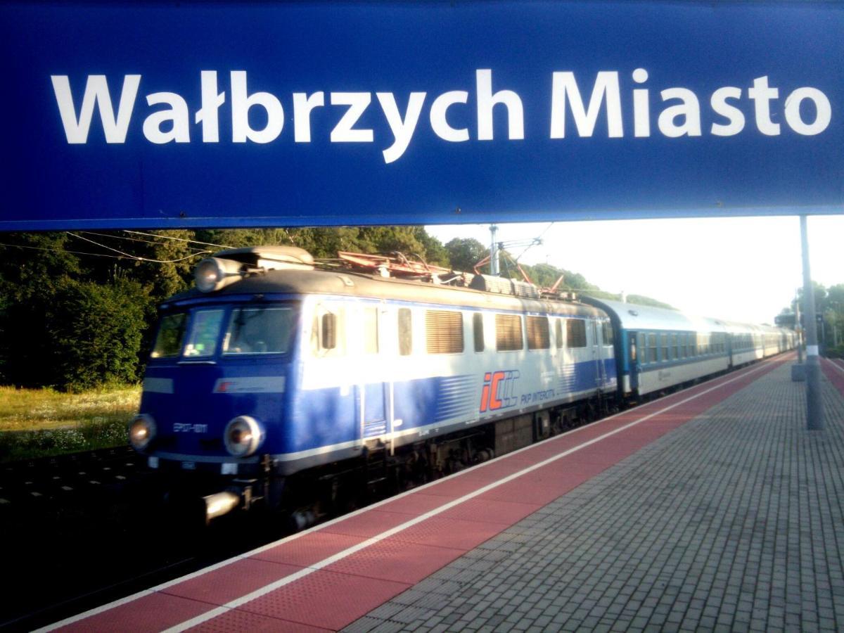 Art Mieszkanie Blisko Dworca Pkp Walbrzych Miasto Esterno foto