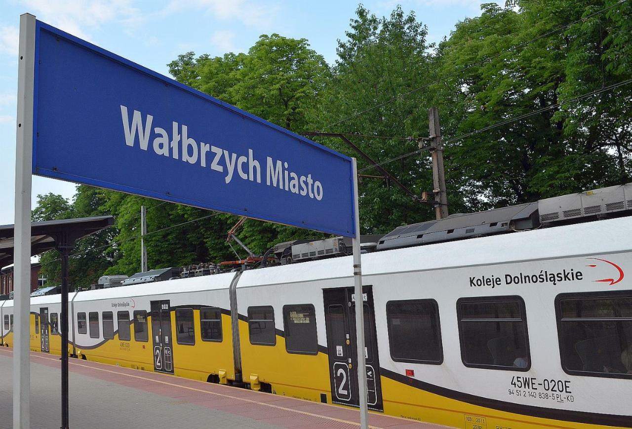 Art Mieszkanie Blisko Dworca Pkp Walbrzych Miasto Esterno foto